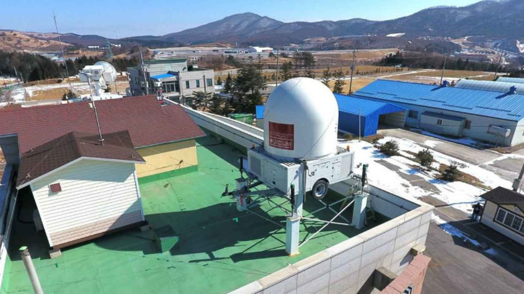 El radar de la UCLM en su emplazamiento en Corea, listo para medir la precipitación
