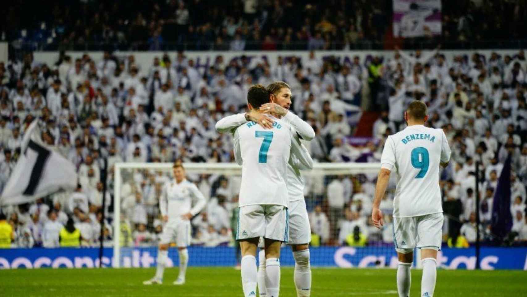 Sergio Ramos y Cristiano abrazándose. Fotógrafa: Virginia López / El Bernabéu