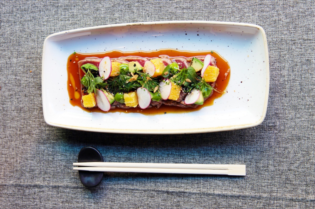 Tataki de atún, naranja Sanguina, sésamo y aguacate
