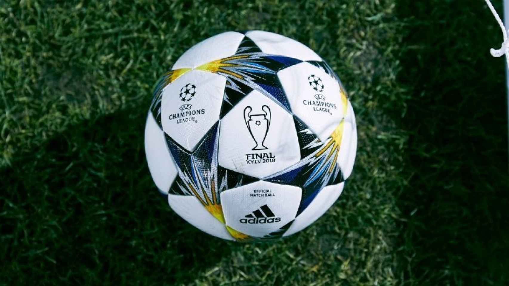 Balón para la fase final de la Champions League. Foto: Adidas