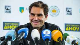 Federer, atendiendo a la prensa en Rotterdam.