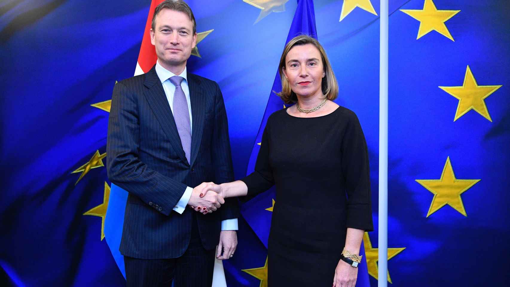 El ministro holandés Halbe Zijlstra en una reciente reunión con la jefa de la diplomacia de la UE, Federica Mogherini