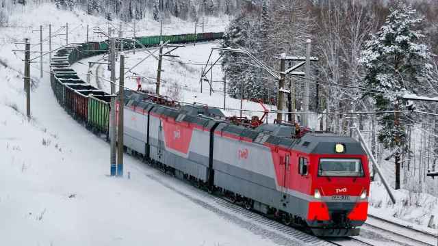 El tren que cubre la ruta entre San Petersburgo y Murmansk ya no paraba en su pueblo