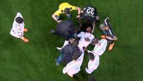 Marcelo en el suelo, dolorido ante el PSG