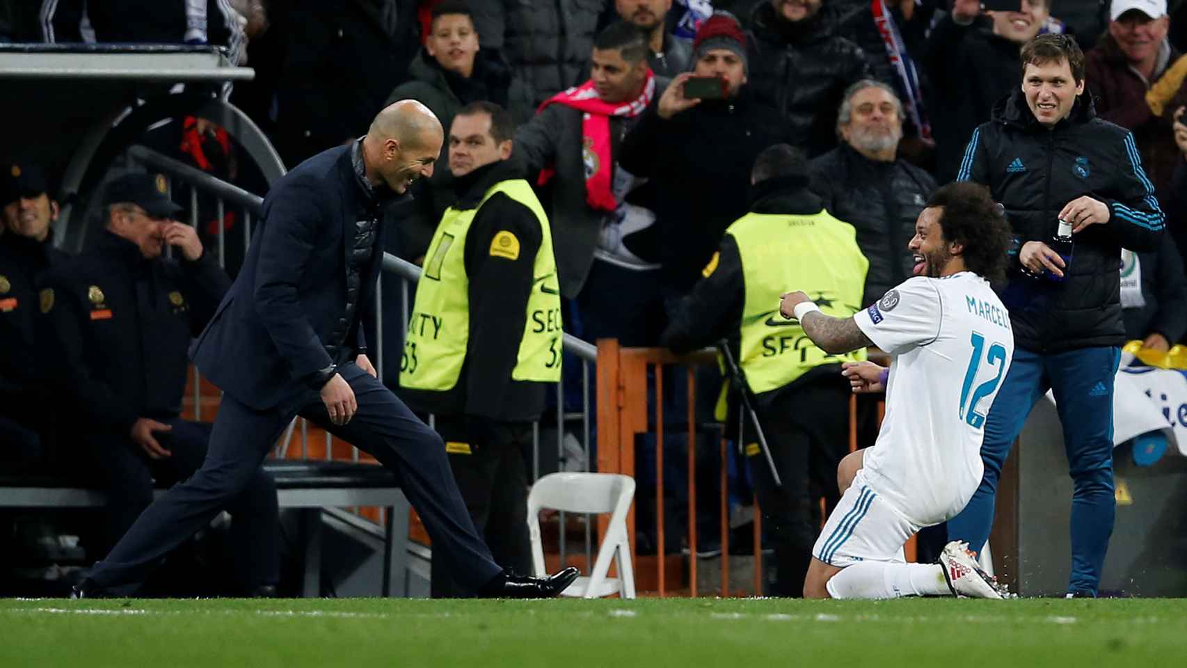 Marcelo celebró su gol con Zidane.