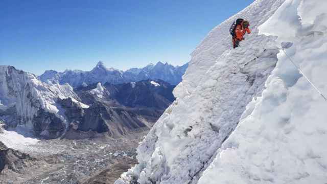 Alex Txikon durante las jornadas de equipamiento de la ruta en el Everest.