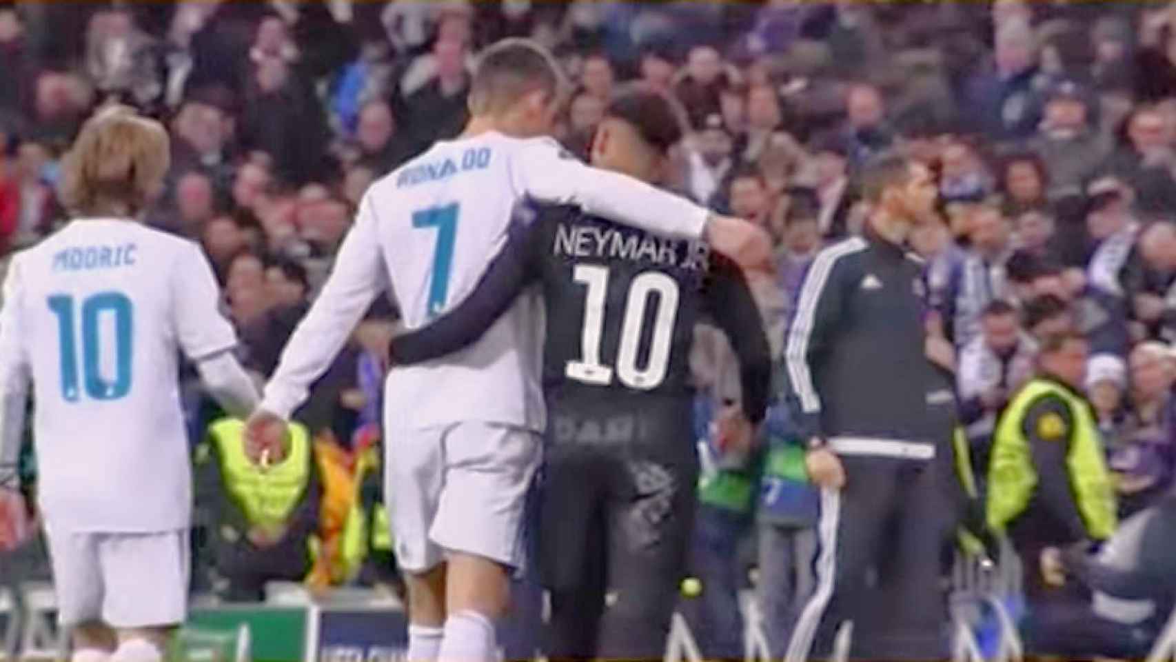 Cristiano Ronaldo y Neymar, tras el final del Real Madrid - PSG