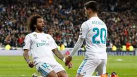 Asensio celebra con Marcelo su gol