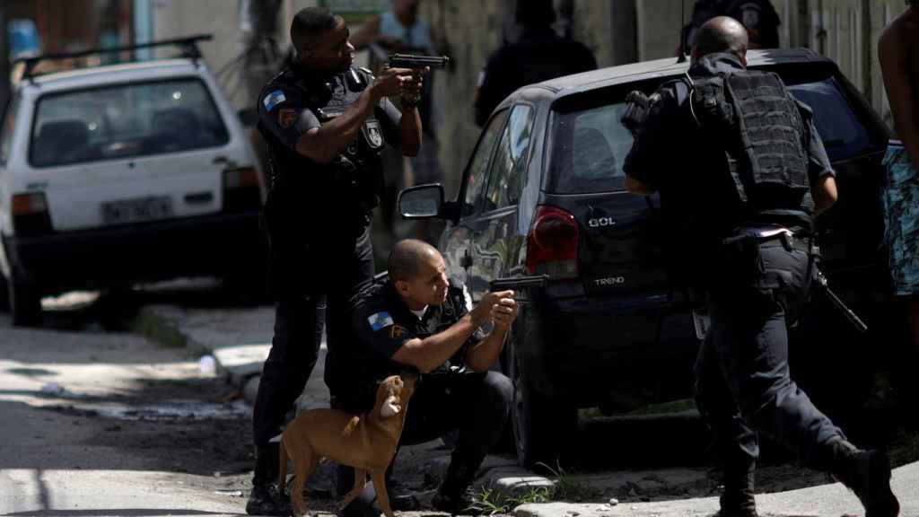 Policías en una operación contra el narco en Rio de Janeiro en una imagen de archivo