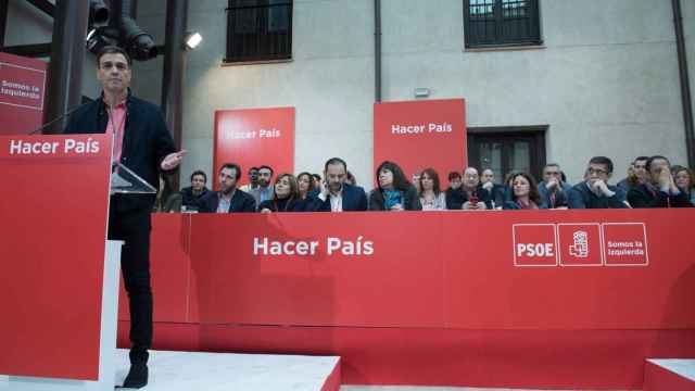 Pedro Sánchez, con su Ejecutiva detrás este sábado en Aranjuez durante el Comité Federal.