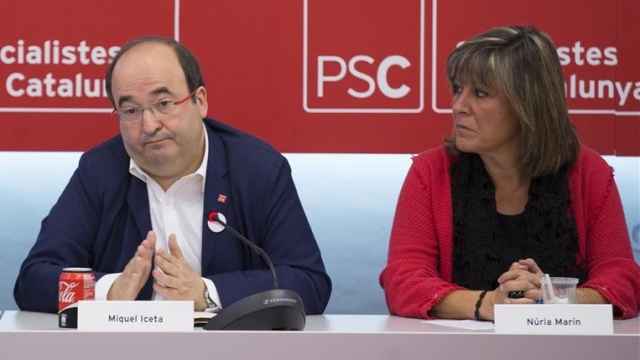 Miquel Iceta y Núria Martín durante una reunión de la ejecutiva del PSC.
