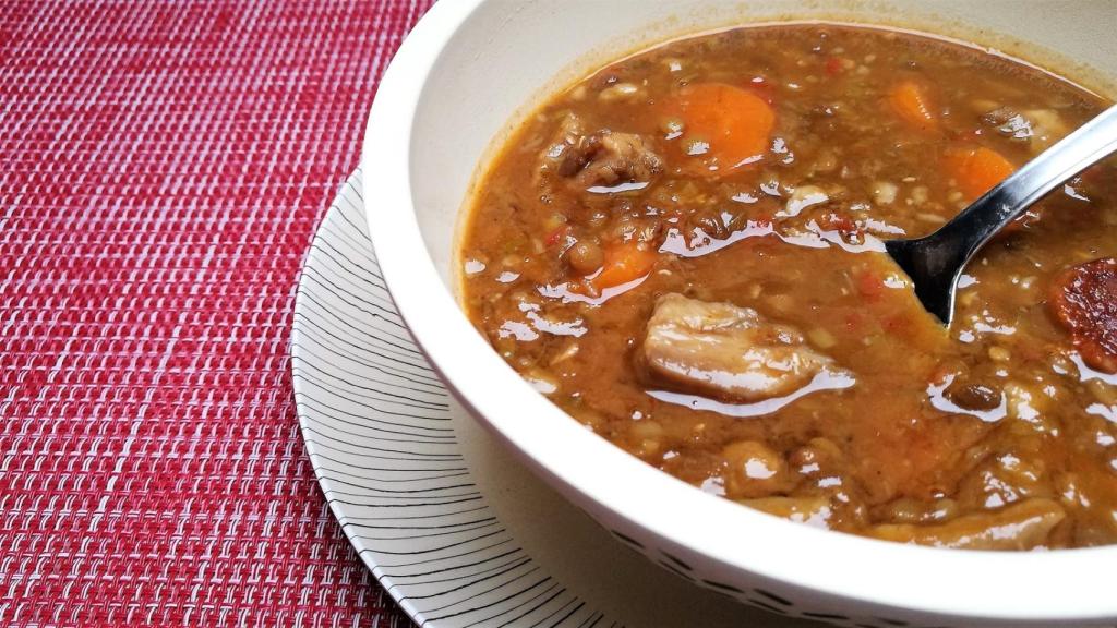 Lentejas con chorizo y oreja de cerdo, receta de cuchara para entonar el  cuerpo