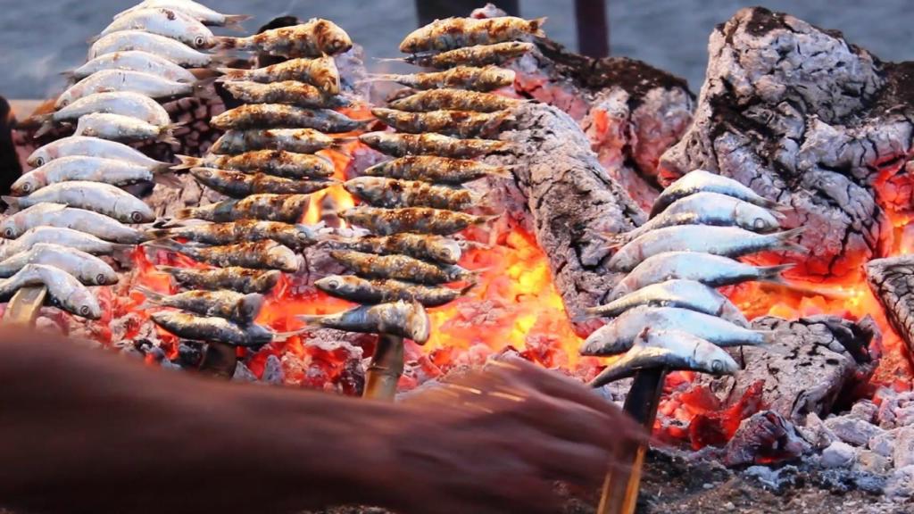 El Senado apoya que el espeto de sardinas sea protegido por la UNESCO.