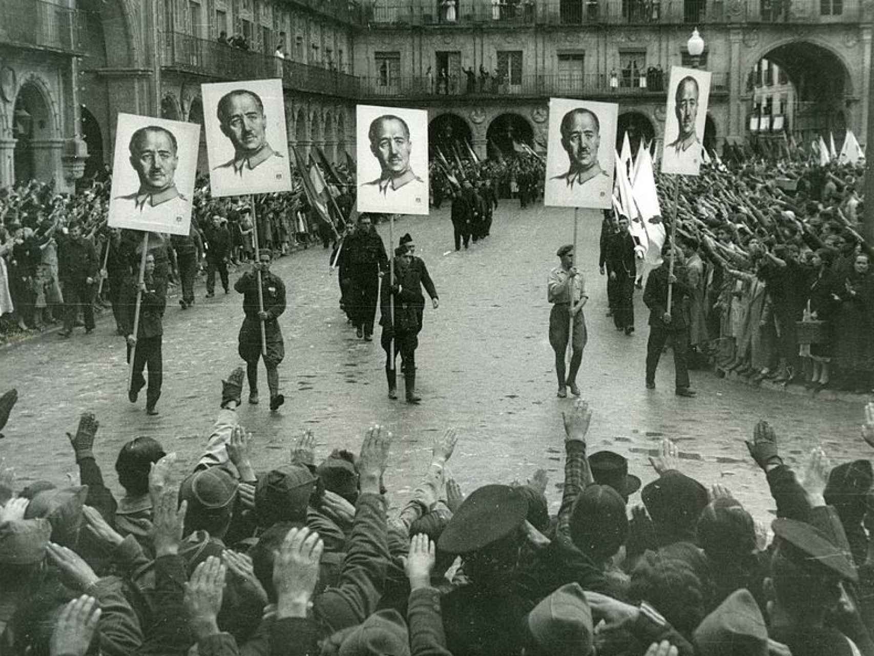 Manifestación franquista en Salamanca.