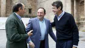 El presidente de Iberdrola, Ignacio Sánchez Galán (i), el expresidente de La Rioja, Pedro Sanz (c) y Fernando Becker.