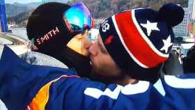 El beso de Gus Kenworthy a su novio tras la final de slopestyle.