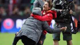 Mourinho junto a su hijo celebrando un triunfo