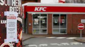 Un establecimiento de KFC cerrado.