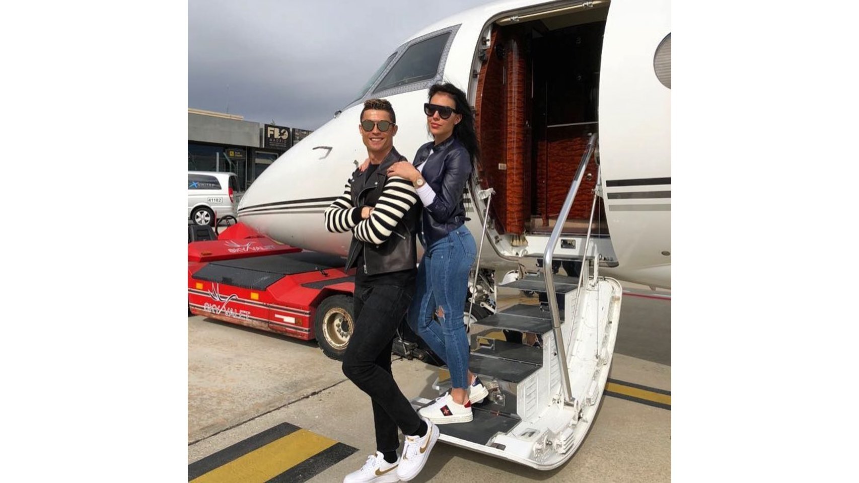 La pareja formada por Cristiano Ronaldo y Georgina no se lo pasan nada mal, eso de tener un jet privado es todo un lujo.