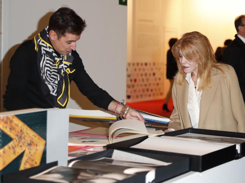La baronesa visita los 'stands' de ARCO. Gtres.