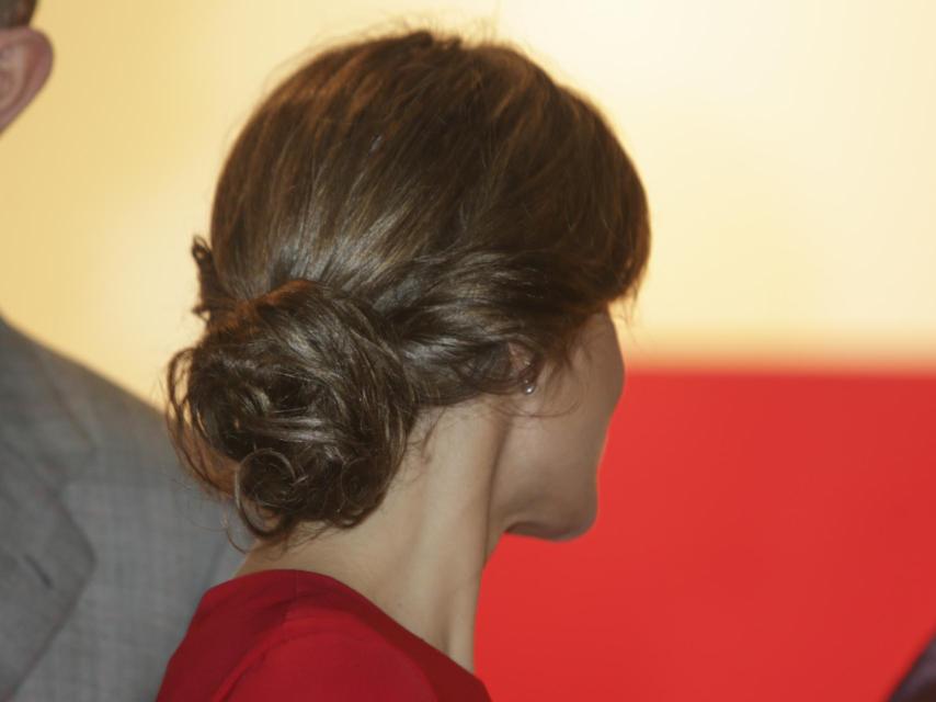 Letizia ha lucido el recogido que puso de moda Meghan Markle. Gtres.