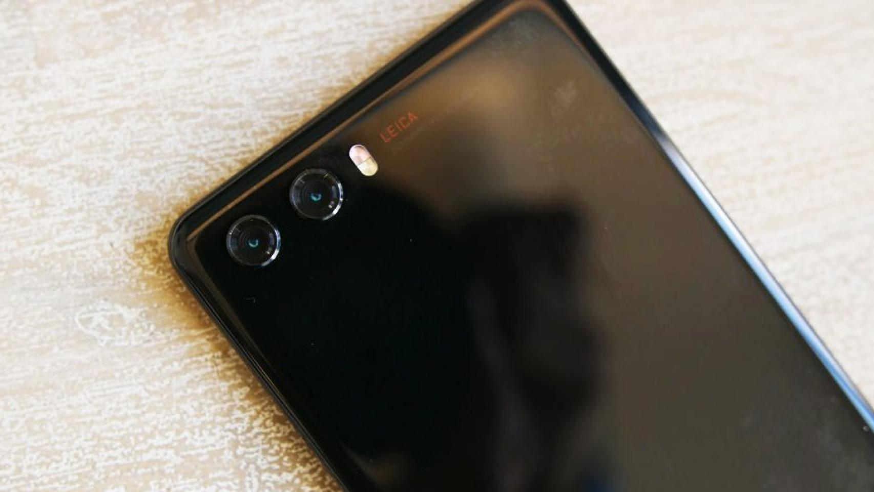 El Huawei P20 se muestra en fotos reales sin triple cámara ni botones de volumen
