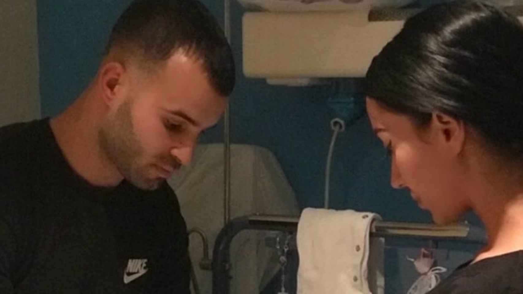 Jesé y Aurah, en el hospital donde está ingresado su hijo Nyan