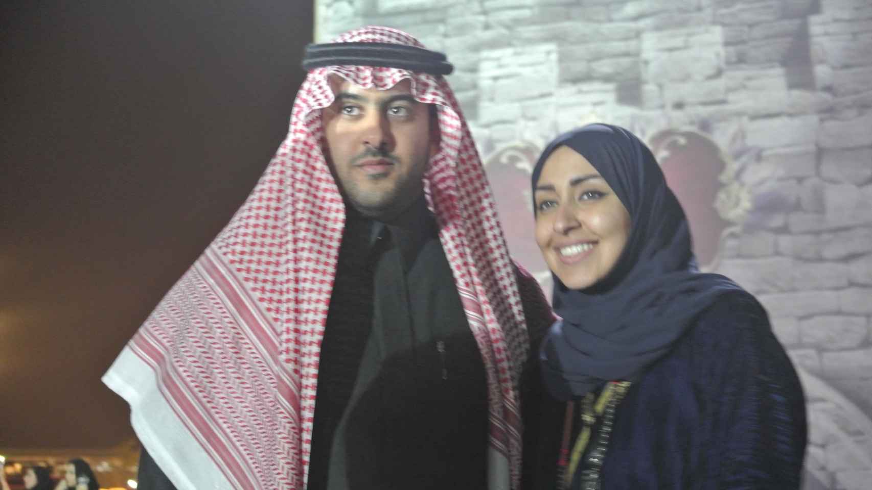 Una pareja de saudíes en el festival de Wonderland