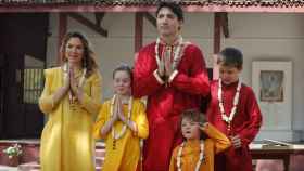 La familia Trudeau ha lucido unos estilismos muy llamativos en su viaje oficial.