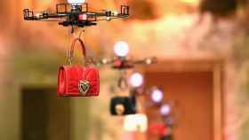 drones dolce & gabbana pasarela de moda milan modelos