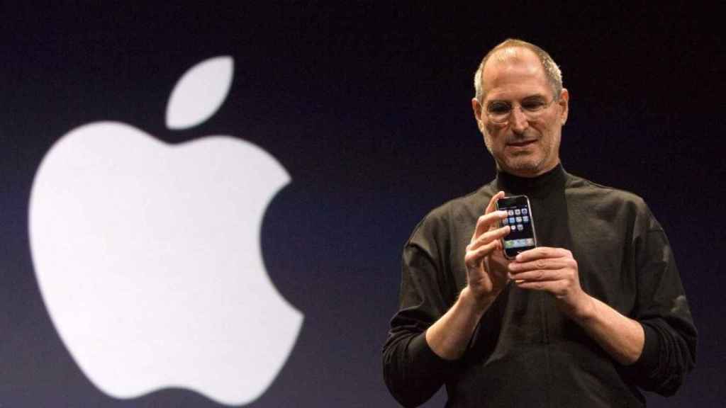 Steve Jobs con el iPhone.