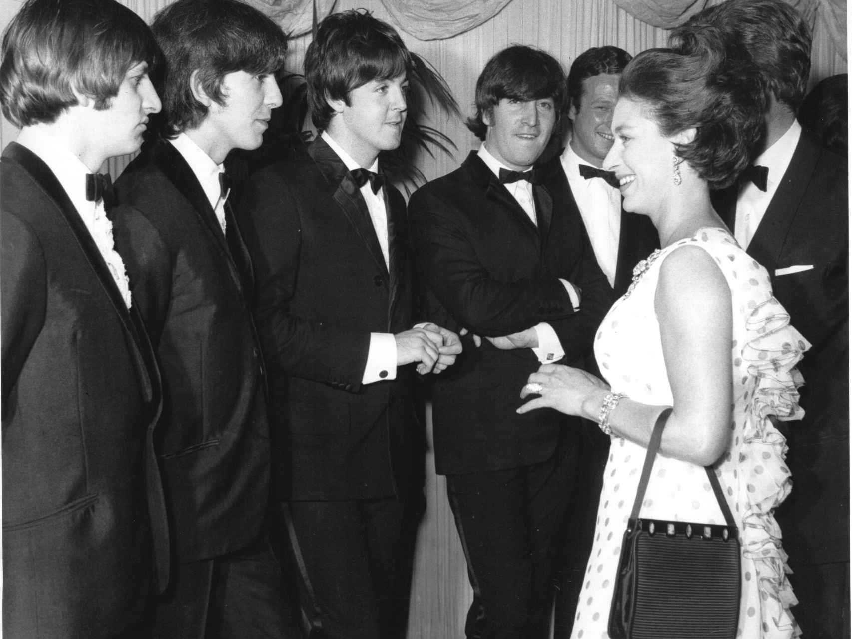 La princesa Margarita saluda a Los Beatles. GTRES.