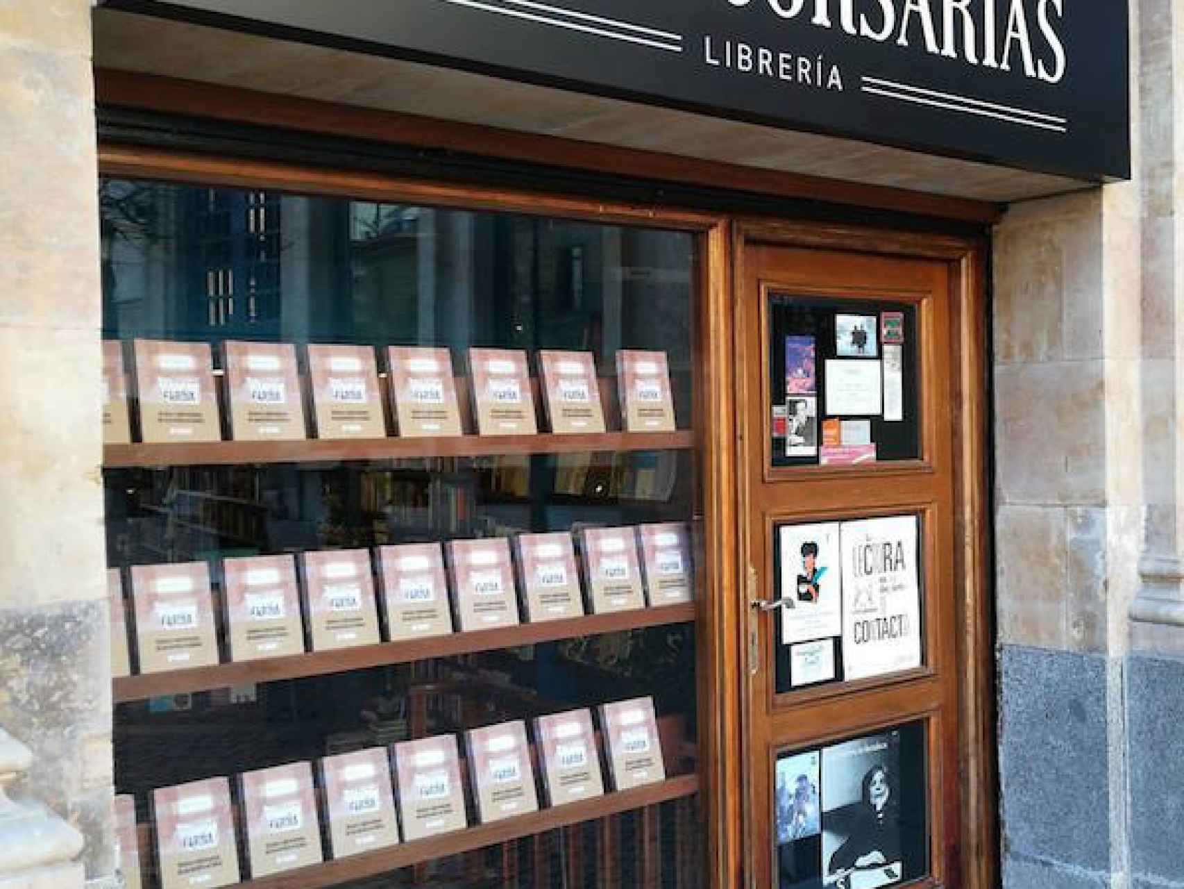 El escaparate de Letras corsarias, en Salamanca.