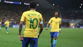 Neymar celebra junto a Marcelo con Brasil. Foto cbf.com