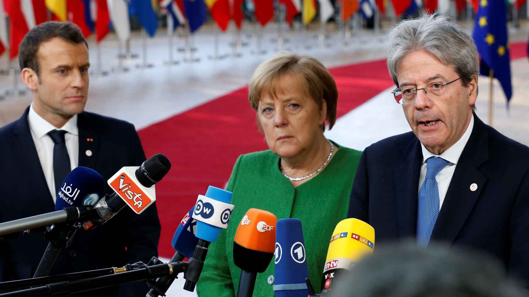 Macron y Merkel arropan a Gentiloni durante la última cumbre de Bruselas