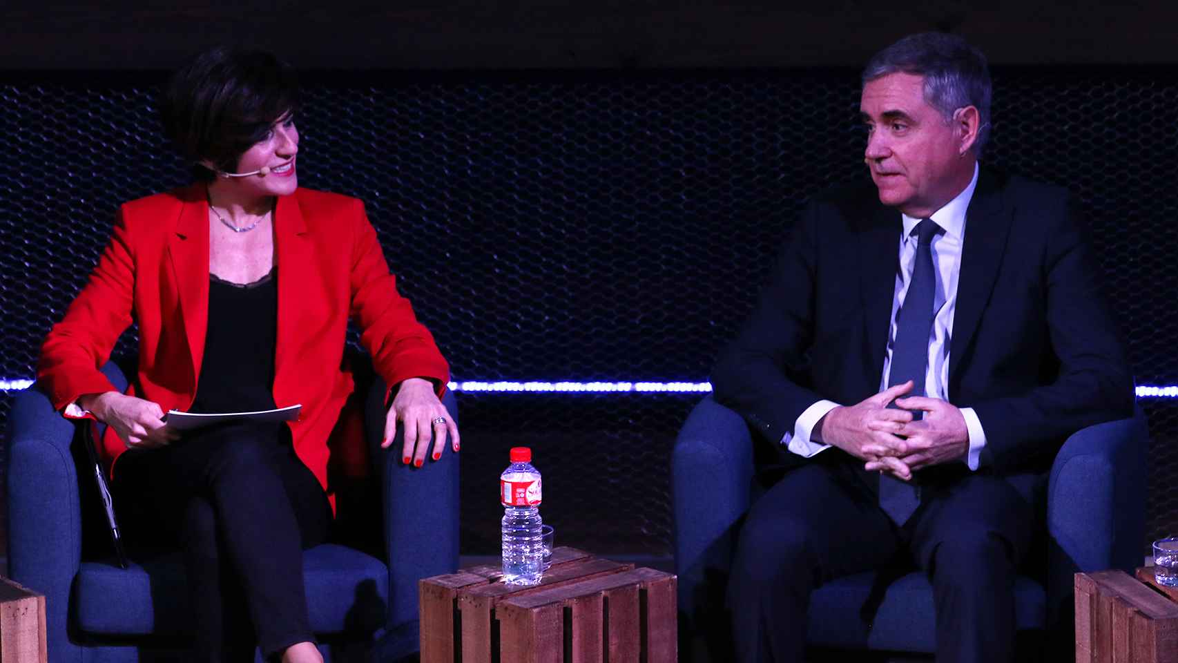 Elena Díez-Fuentes, moderadora del foro, junto a Cristóbal Valderas, presidente de Clece.