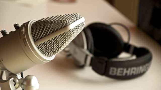 podcast microfono casco auricular