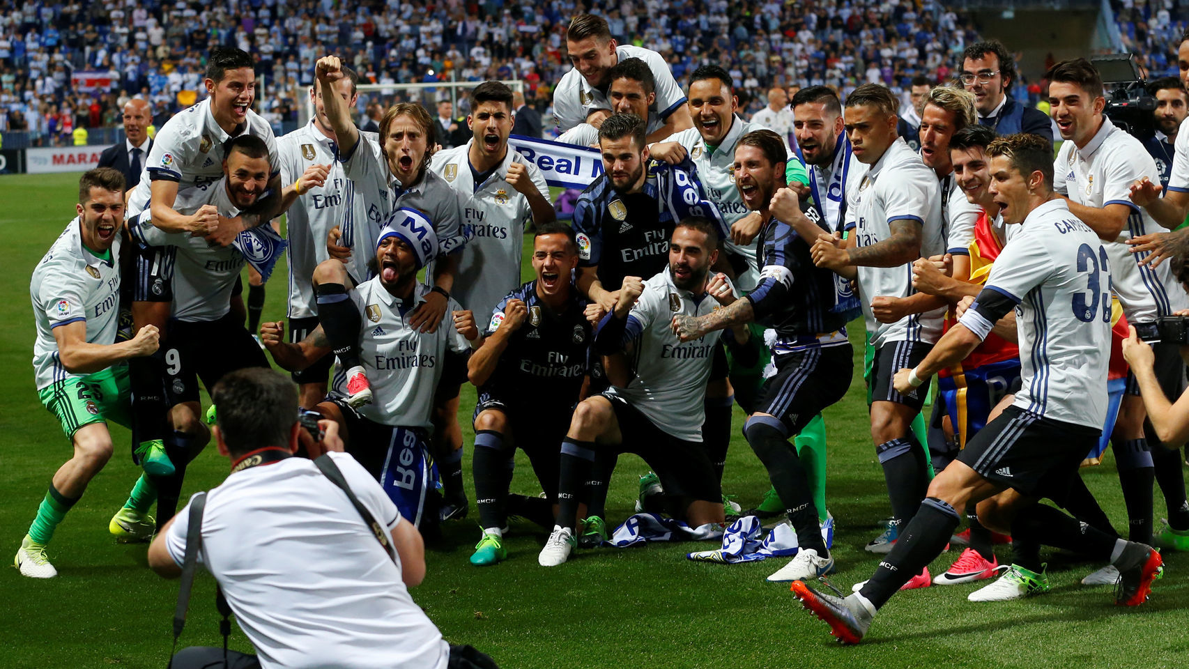 Los jugadores del Madrid celebrando la conquista de la pasada Liga.