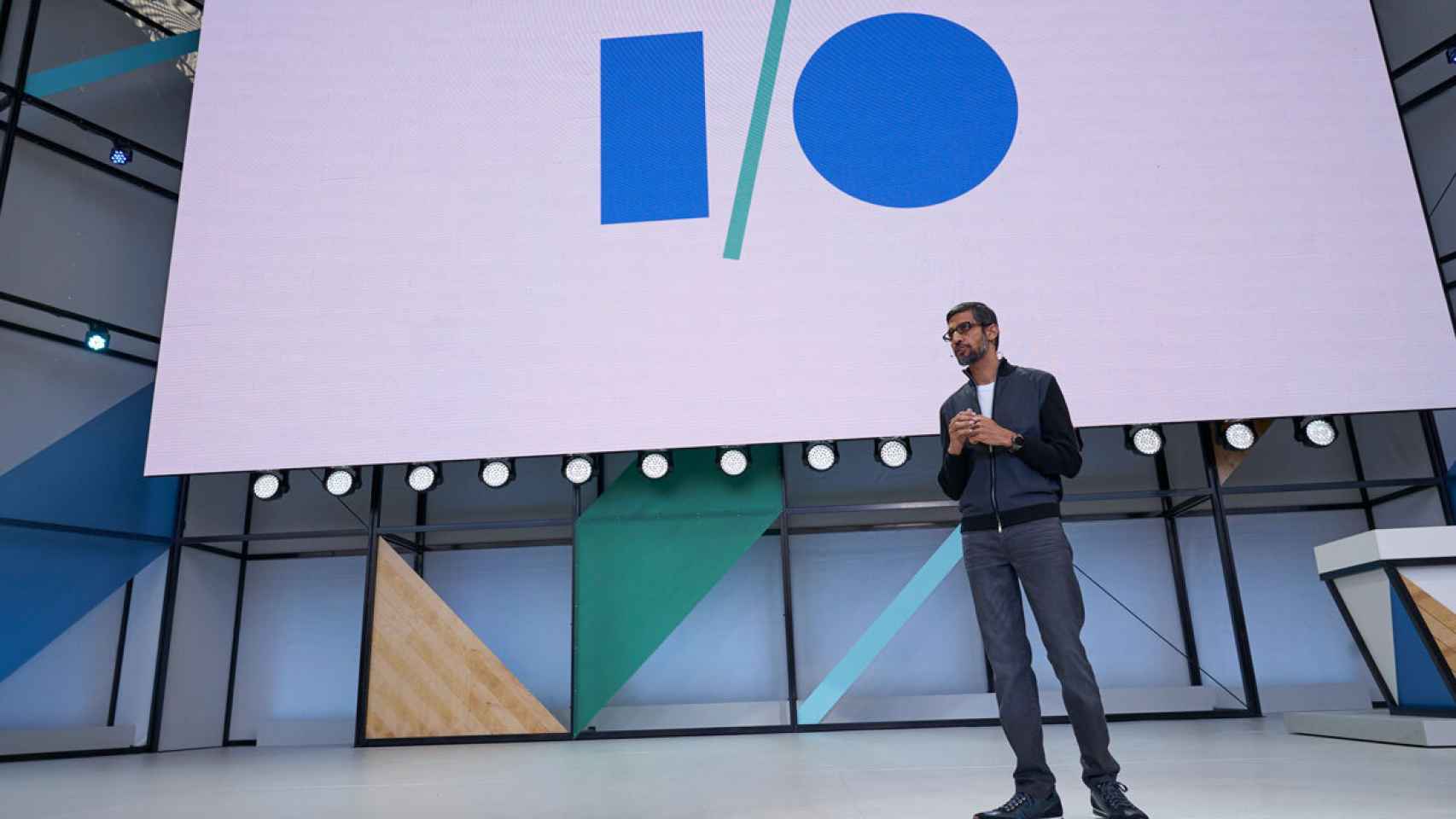 Google está subiendo aplicaciones de los Pixel a Google Play y nadie sabe por qué
