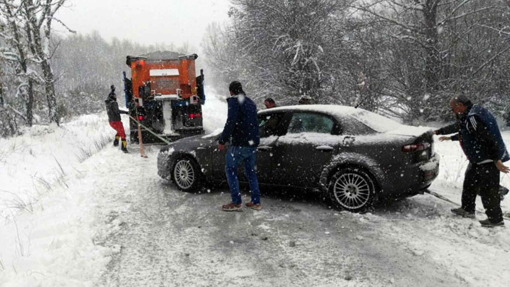 Zamora rabano sanabria rescate conductor nieve 2