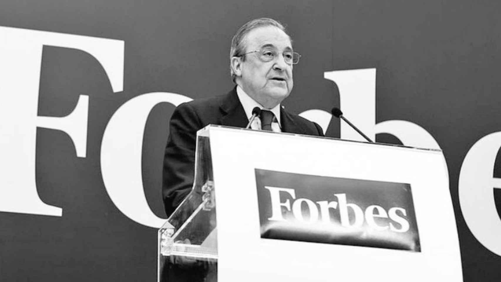 Florentino recoge el premio de Forbes. Foto: Twitter (@Forbes_es).