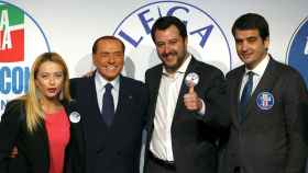Giorgia Meloni, Silvio Berlusconi, Matteo Salvini y Raffaele Fitto escenifican la unidad de la derecha italiana.
