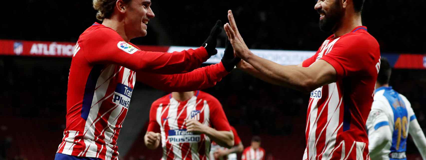 Griezmann y Diego Costa celebran un gol.