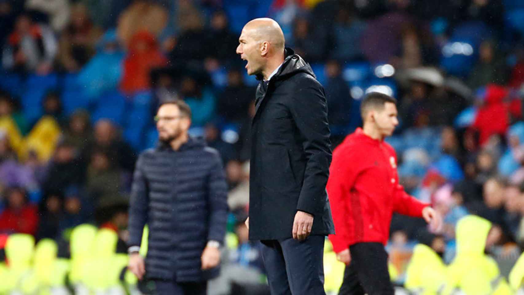 Zinedine Zidane gritando desde la banda Foto: Pedro Rodríguez/El Bernabéu