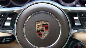 El logo de Porsche en una imagen de archivo.