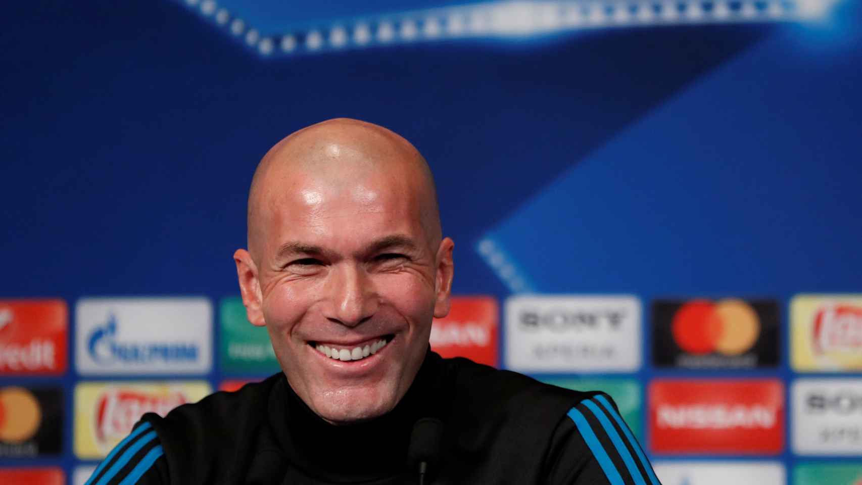 Zidane, sonriente, en la rueda de prensa previa al partido de Champions.