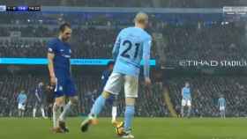 Cesc y Silva, durante el partido entre Manchester City y Chelsea.