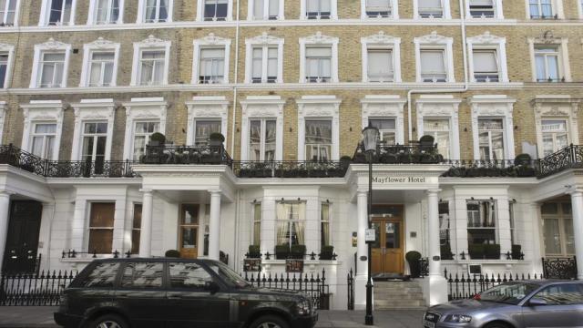 La fachada del hotel Mayflower en Londres.