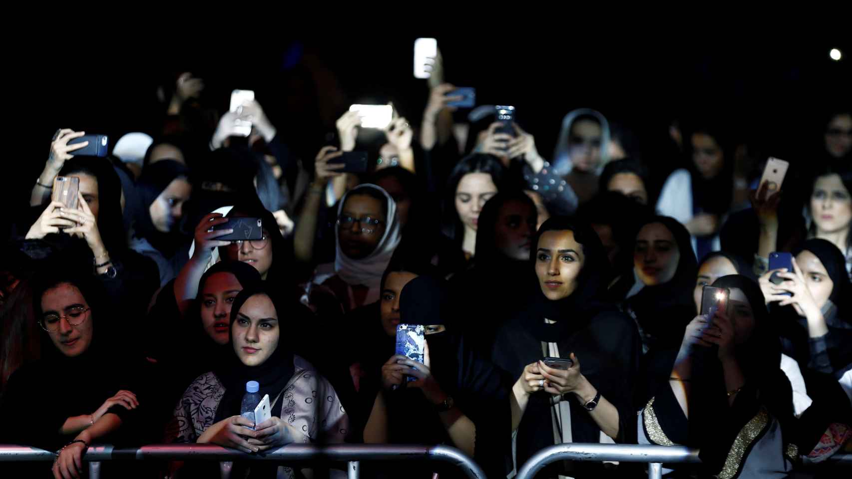 Varias saudíes acuden a un concierto de Jazz en Riad, el pasado mes de febrero.