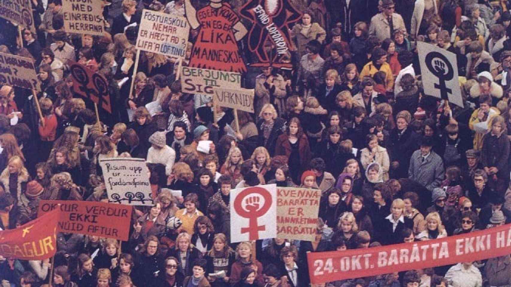 Manifestación de la huelga feminista en Reikiavik